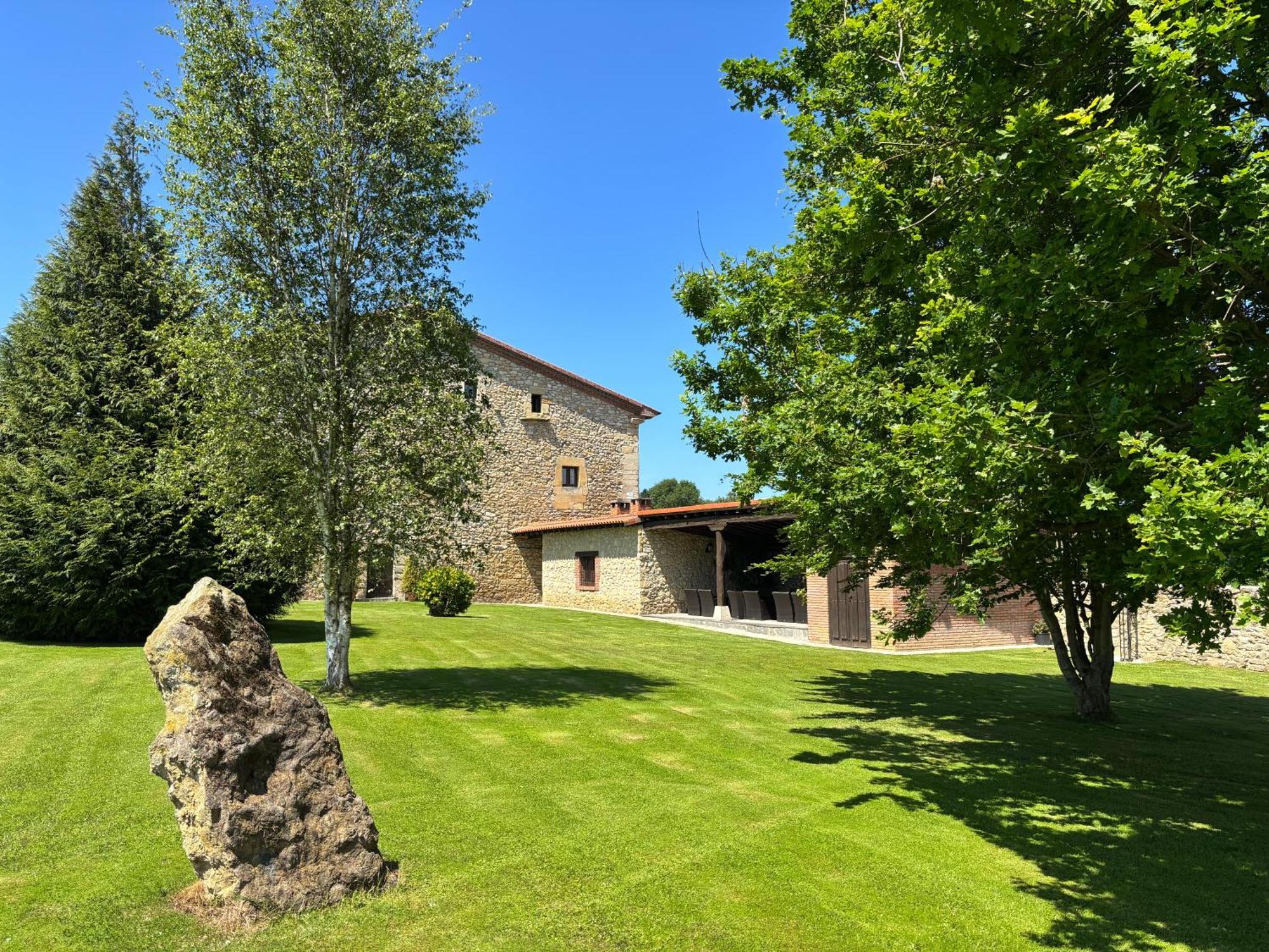 Hotel Casona Los Caballeros Santillana del Mar Exterior photo